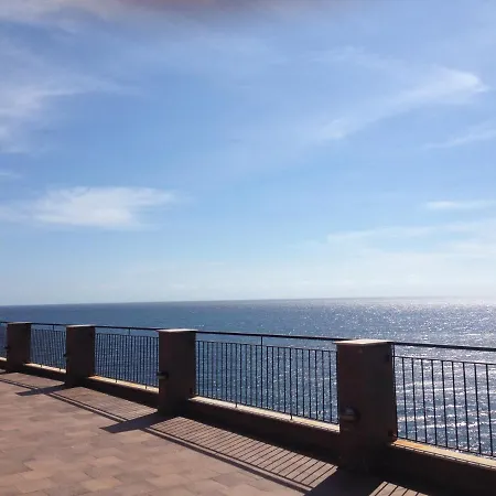 On The Sea Apart-hotel *